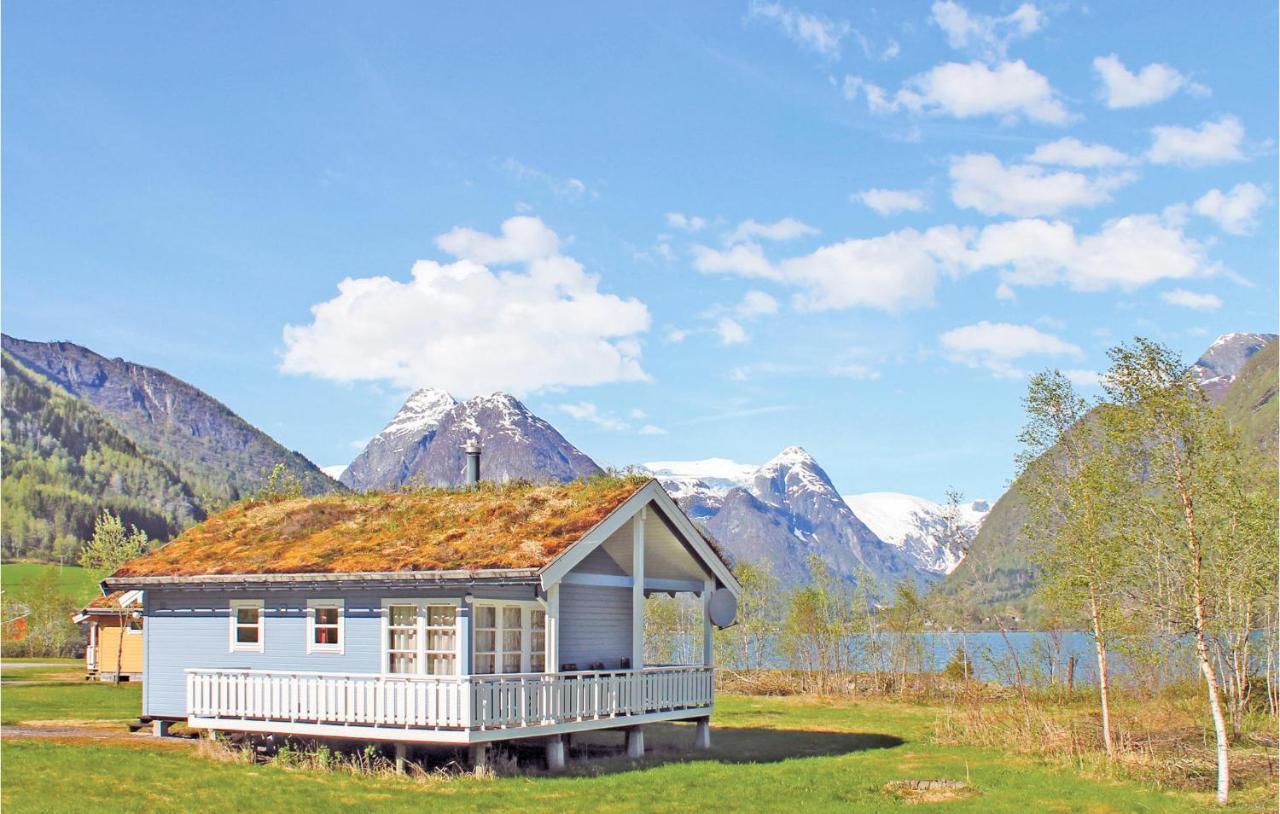 Cozy Home In Fjaerland With House A Mountain View Exterior foto